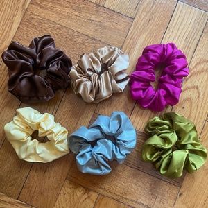 6 scrunchies